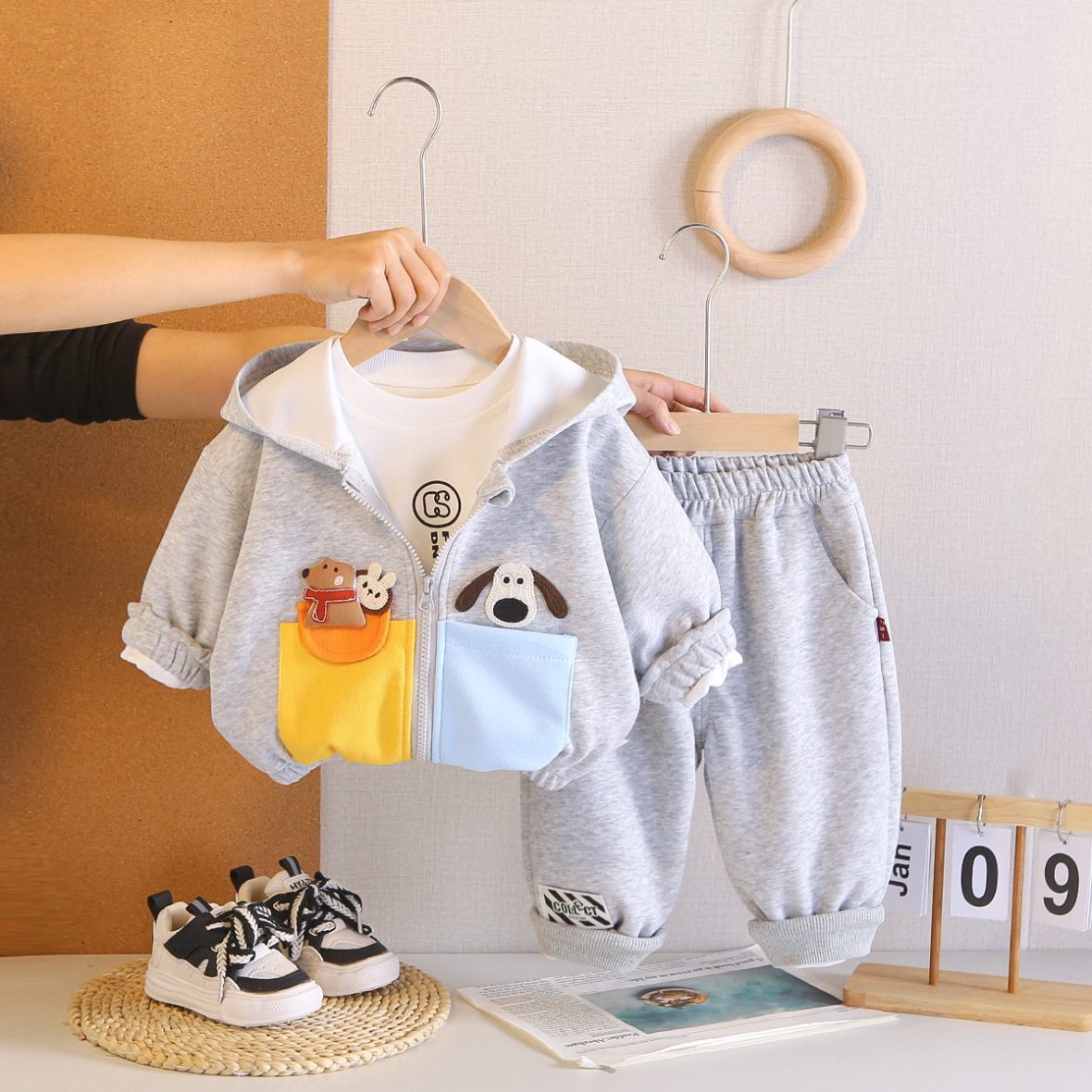 bebeshki-detski-komplekt-doggo-friend-grey (2)