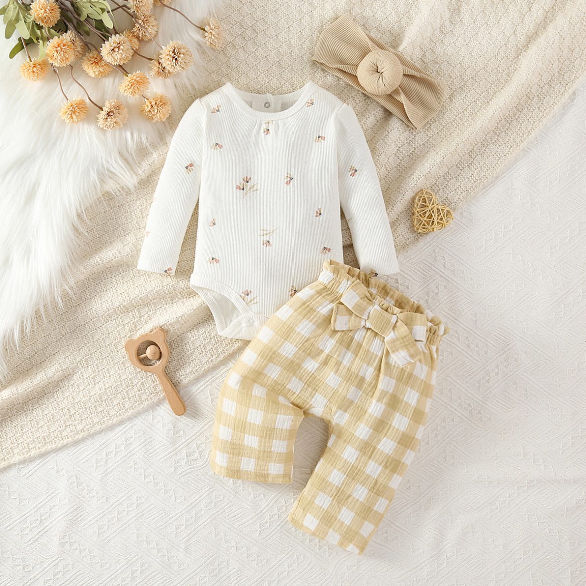 bebeshki-detski-komplekt-beige-flowers