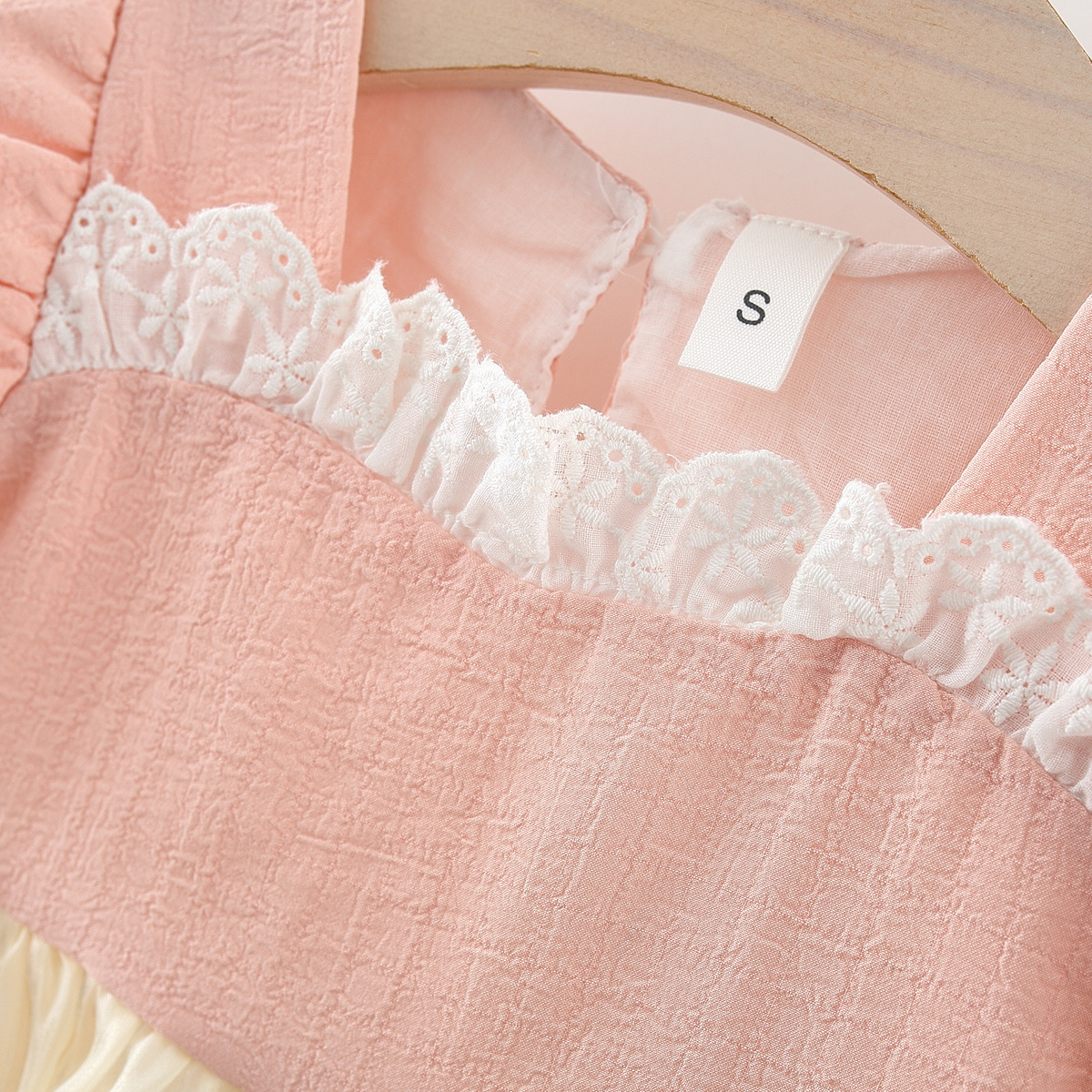 bebeshka-detska-roklq-s-organza-dantela-i-bufan-rakav-little-charm-pink (2)