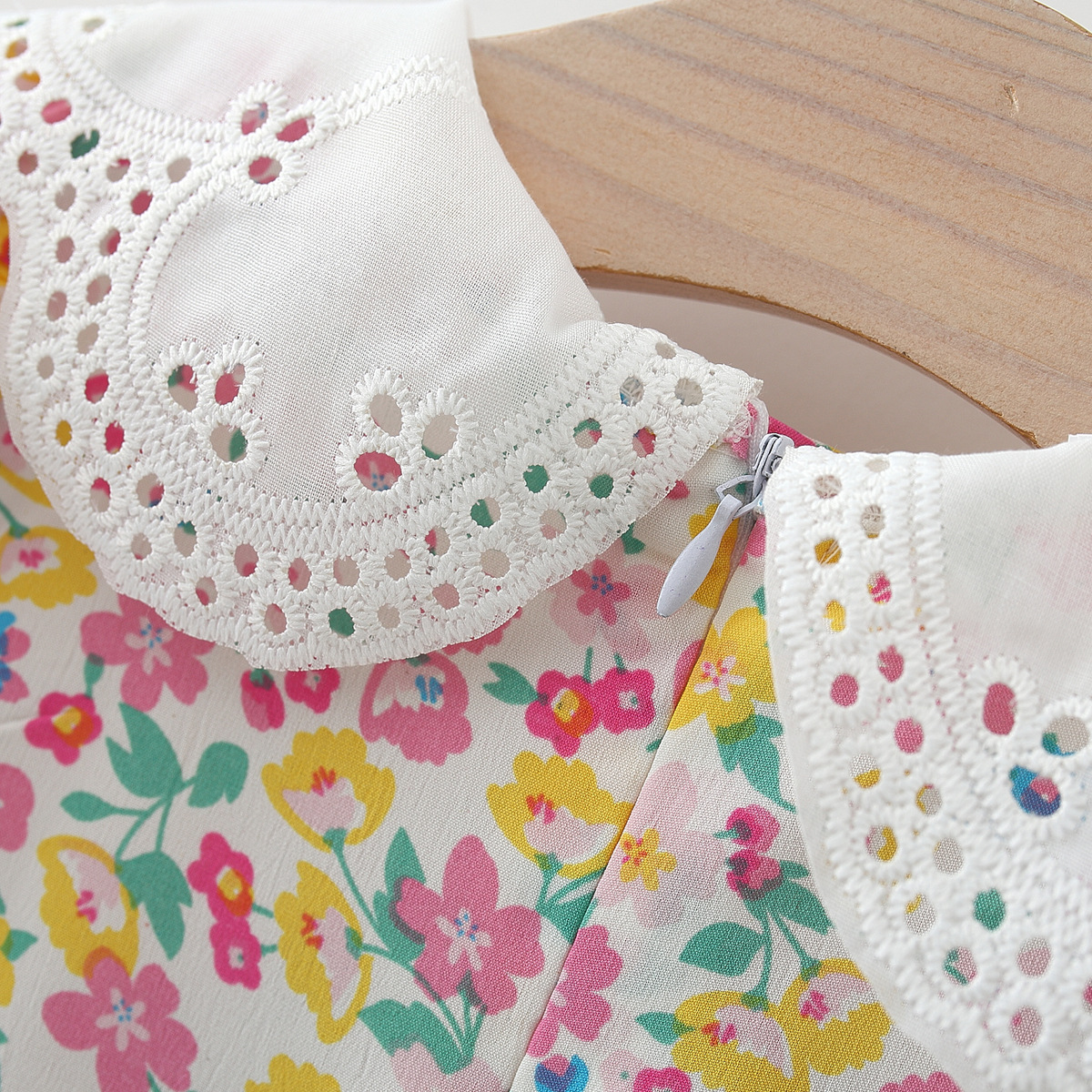 bebeshka-detska-roklq-s-qka-ot-dantela-i-visulka-mini-flowerista (6)