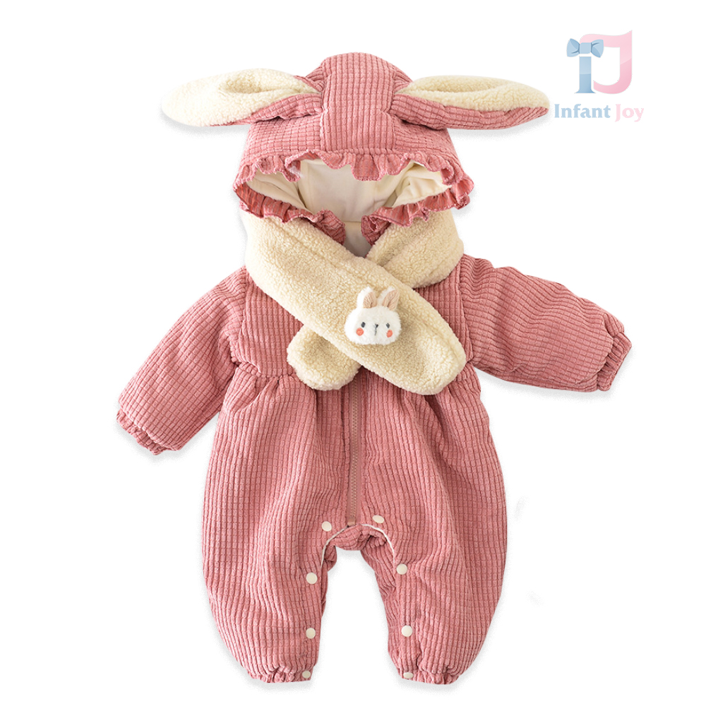 Salopeta de iarnă Eskimo cu elemente 3D, eșarfă caldă și broșă de pluș Pink Surprise