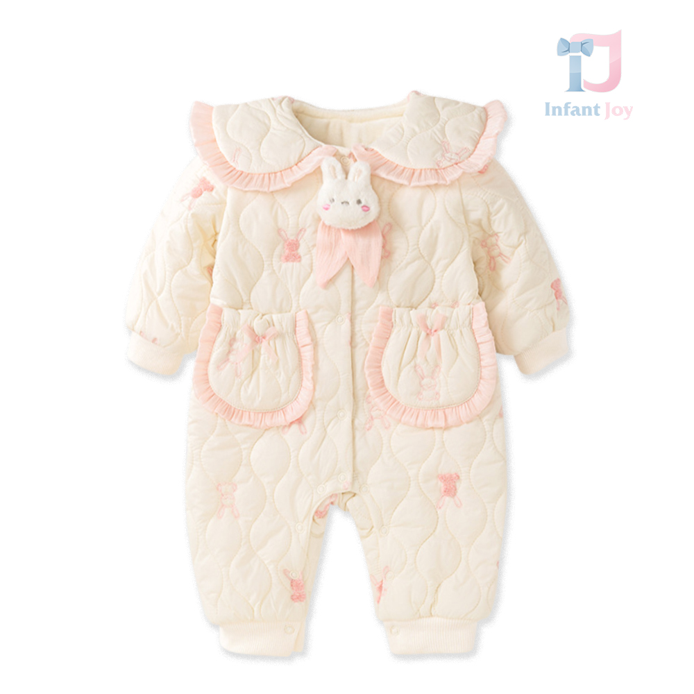 Salopetă matlasată cu broderie, guler și elemente 3D Baby Bunny