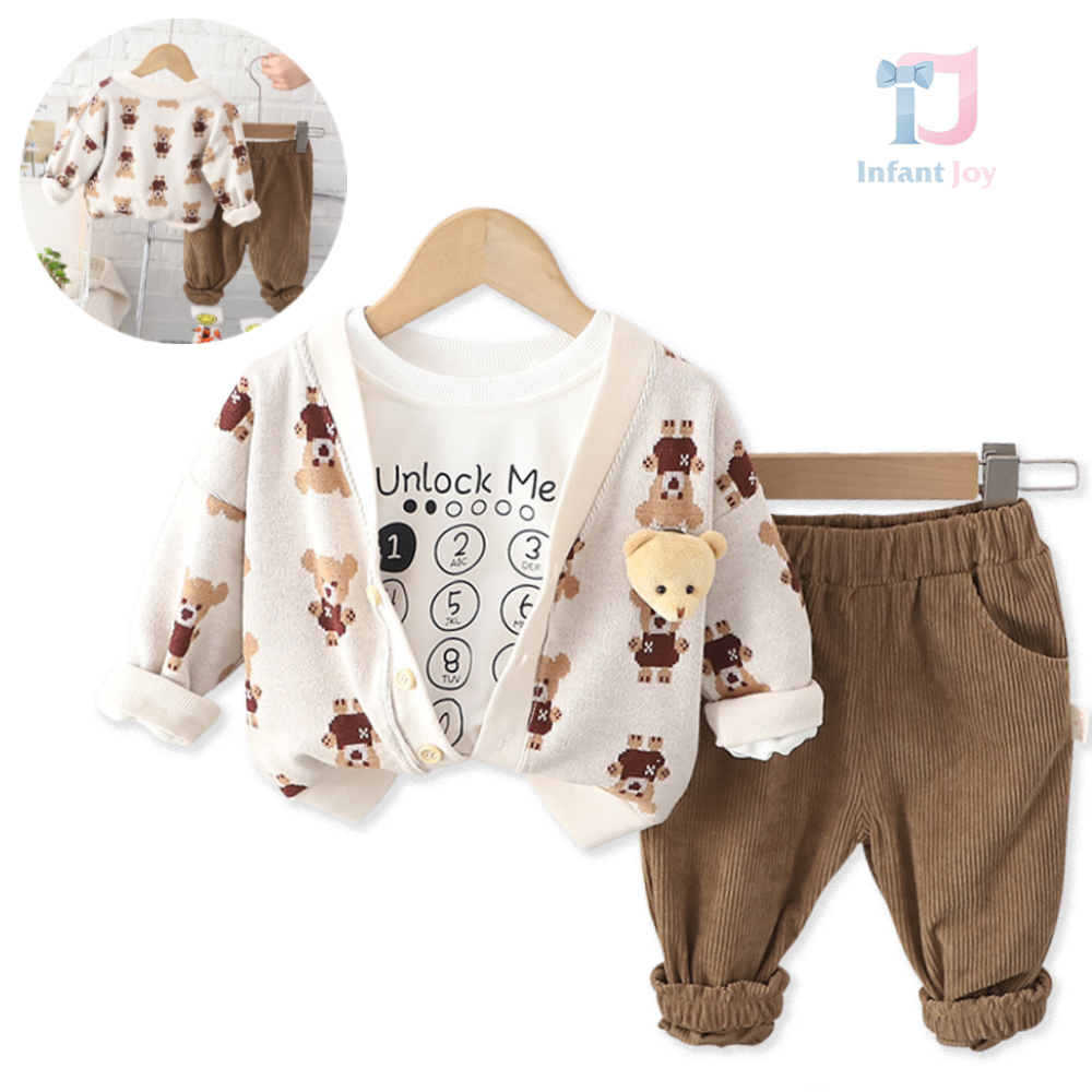 Set premium de 4 piese cu cardigan cu broșă, bluză și blugi Unlock the Bear