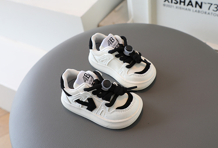 bebeshki-detski-sportni-obuvki-black-balance (1)