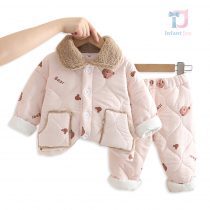 Set matlasat de 2 piese cu umplutură din puf, guler de pluș și imprimeuri Quilted Bear Hug Pink