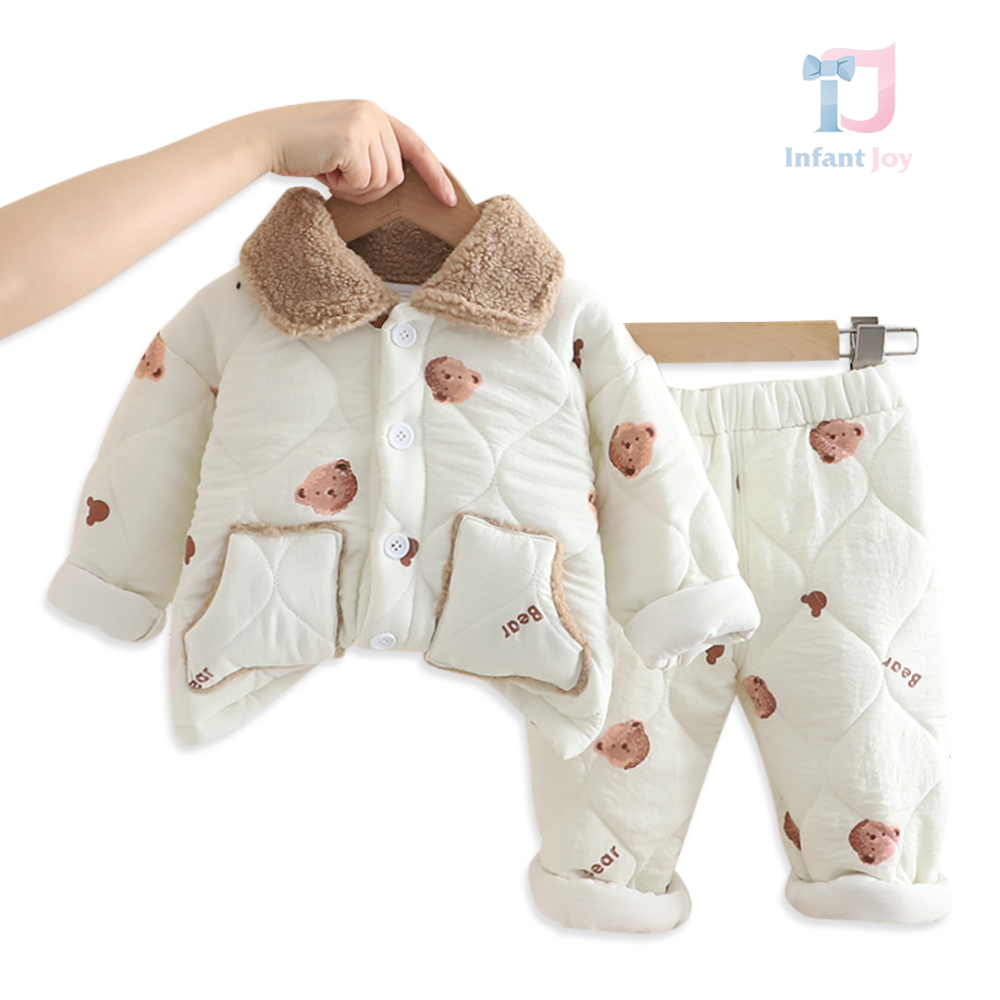 Set matlasat de 2 piese cu umplutură din puf, guler de pluș și imprimeuri Quilted Bear Hug Cream