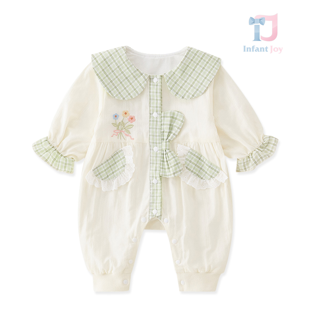 Salopetă cu guler tip „Peter Pan”, mâneci efect și broderie Fairy Tale