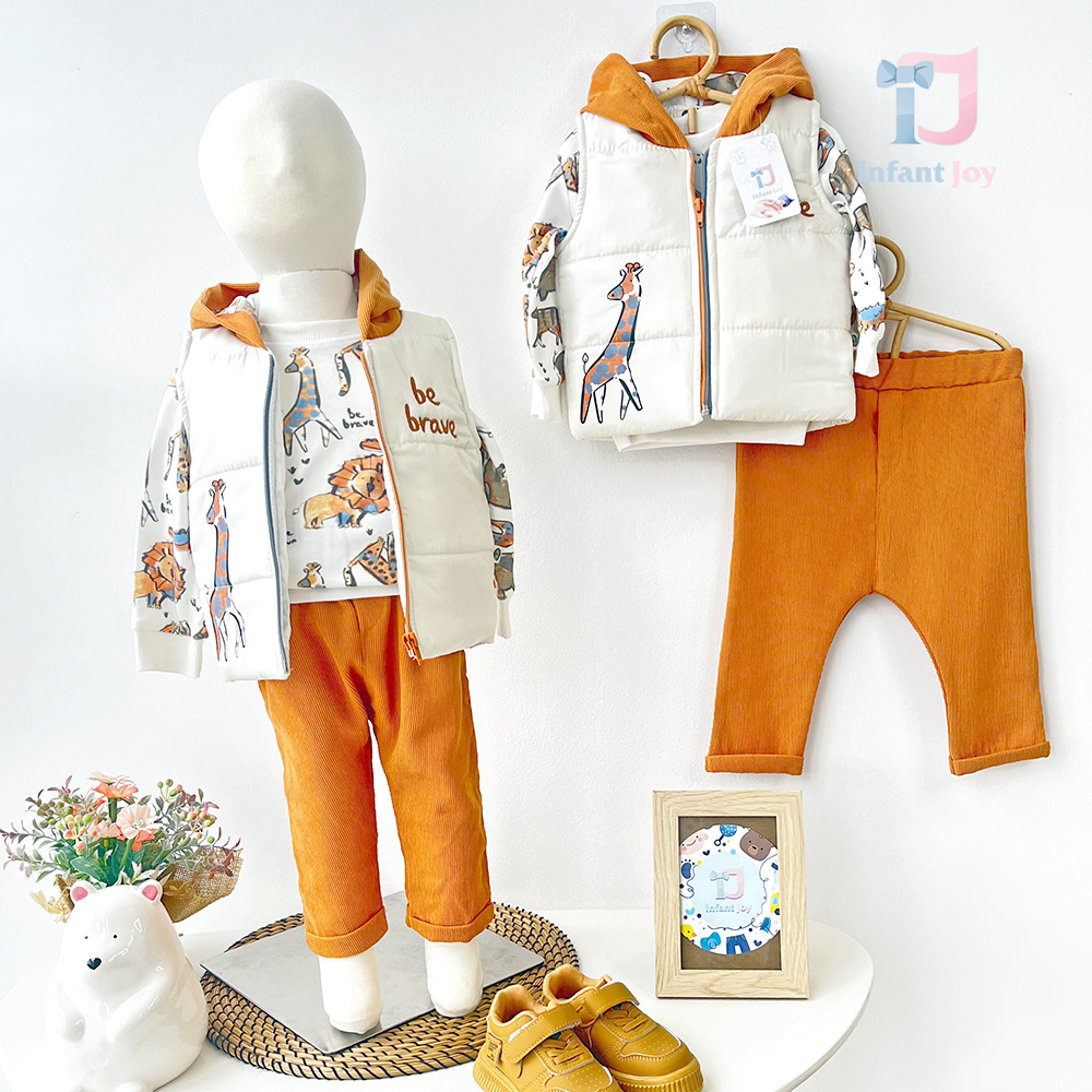 Set de 3 piese cu vestă, bluză/hanorac cu model cu animale și pantaloni Animal Kingdom