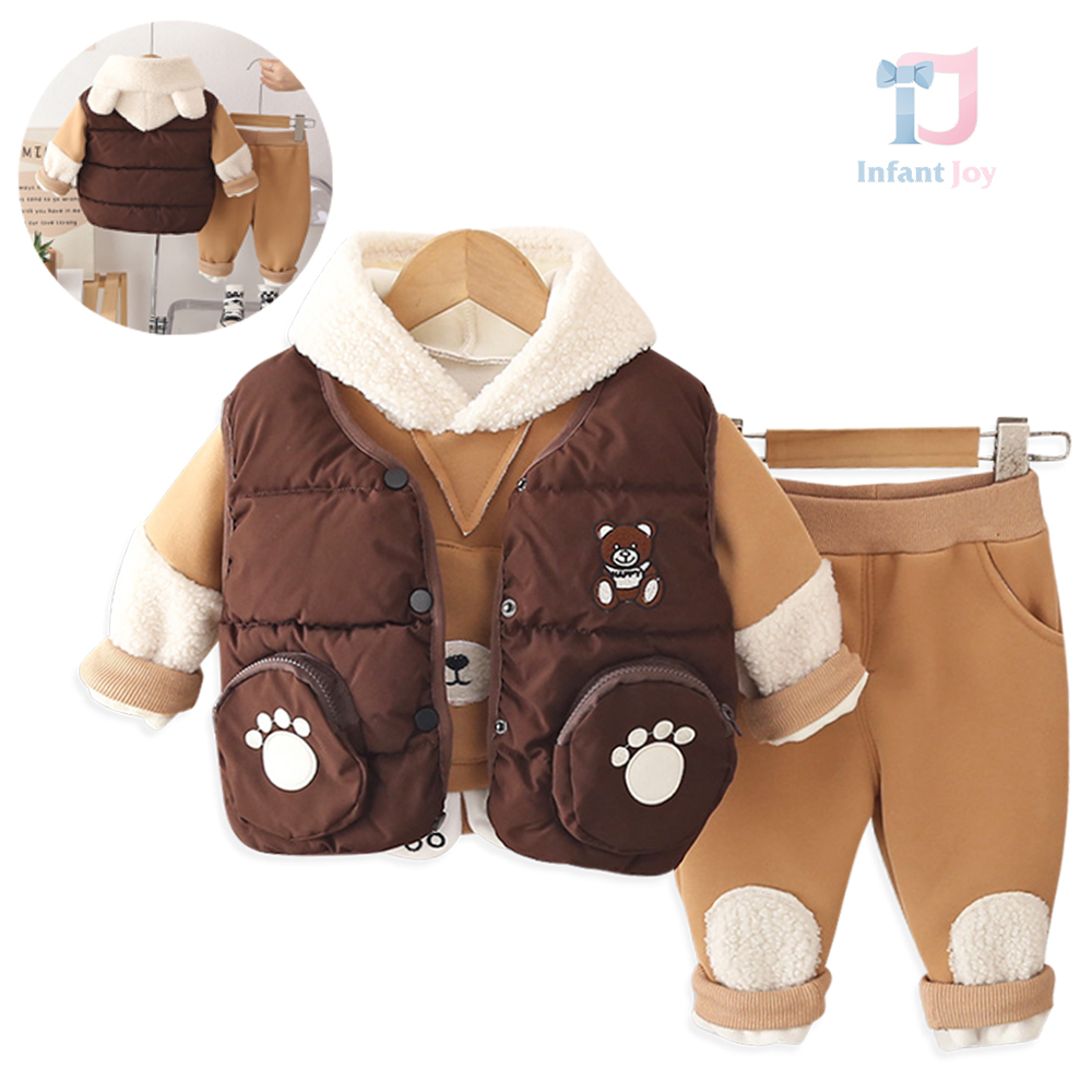 Set sport matlasat de 3 piese cu vestă din material impermeabil, bluză/hanorac cu glugă pufoasă și pantaloni Caramel Plush