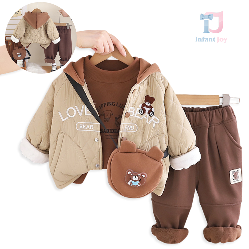 Set sport matlasat de 4 piese cu jachetă cu glugă și broderii, bluză, pantaloni și gentuță crossbody Choco Bear