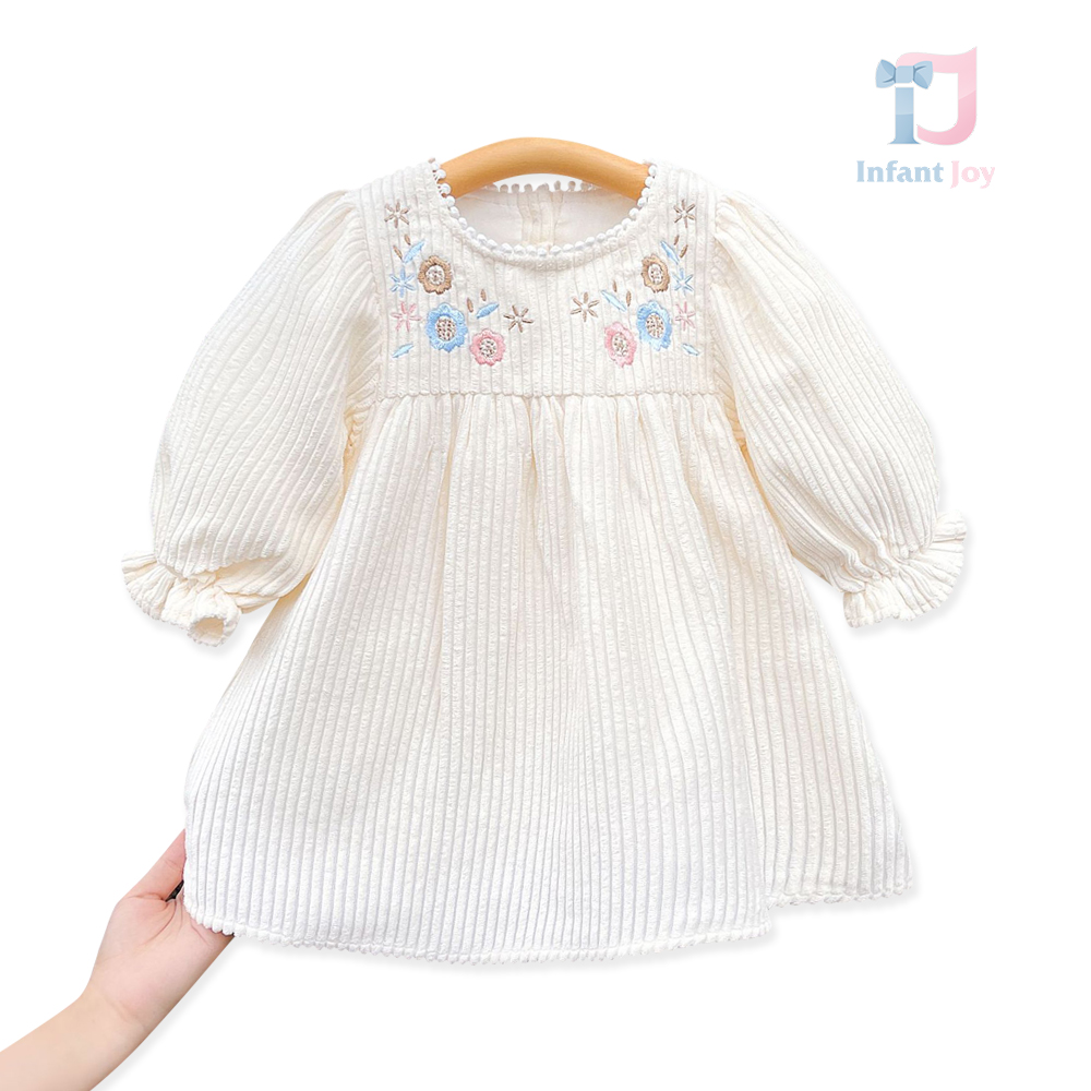 Rochie din relief cu mâneci bufante și broderii Floral Muse