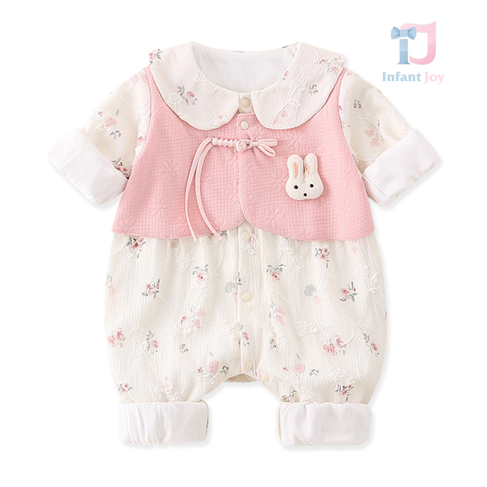 Salopetă din material texturat cu model floral, guler Peter Pan și element 3D Floral Bunny