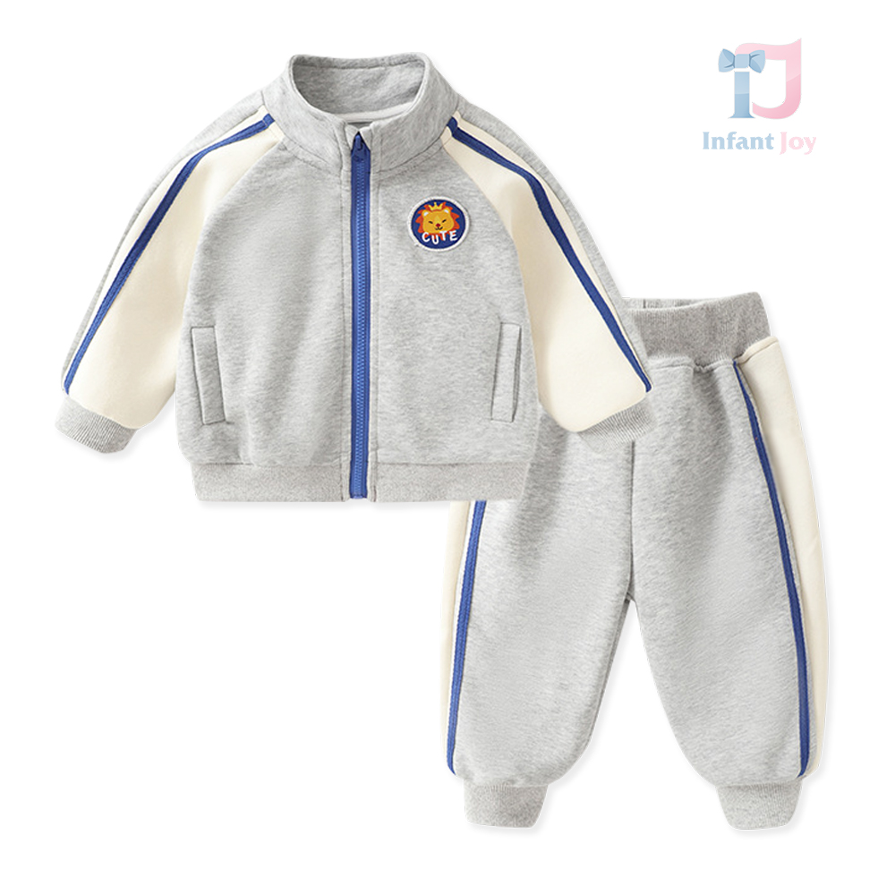 Set sport de 2 piese din sweatshirt cu guler înalt, emblemă și pantaloni Lil Lion