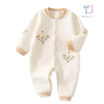 Salopetă din material texturat, cu broderii și închidere cu capse Spring Flowers