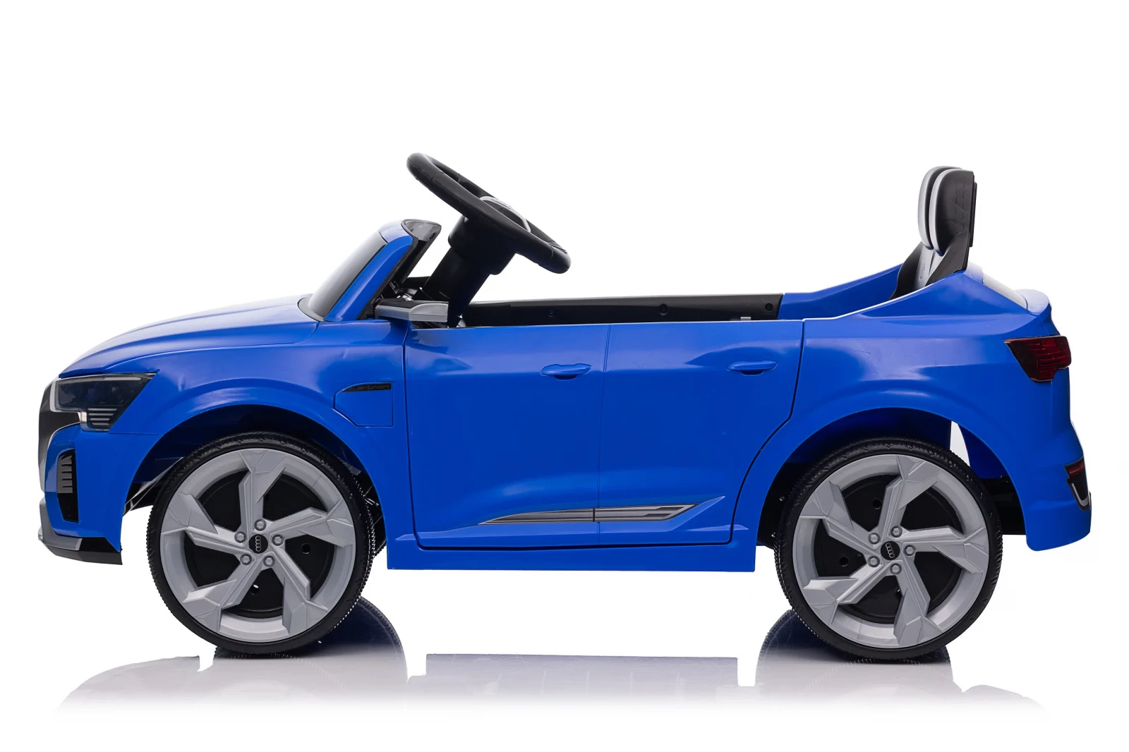masinuta-electrica-copii-cu-licenta-audi-sq8-telecomanda-70w-12v-standard-albastra-348915
