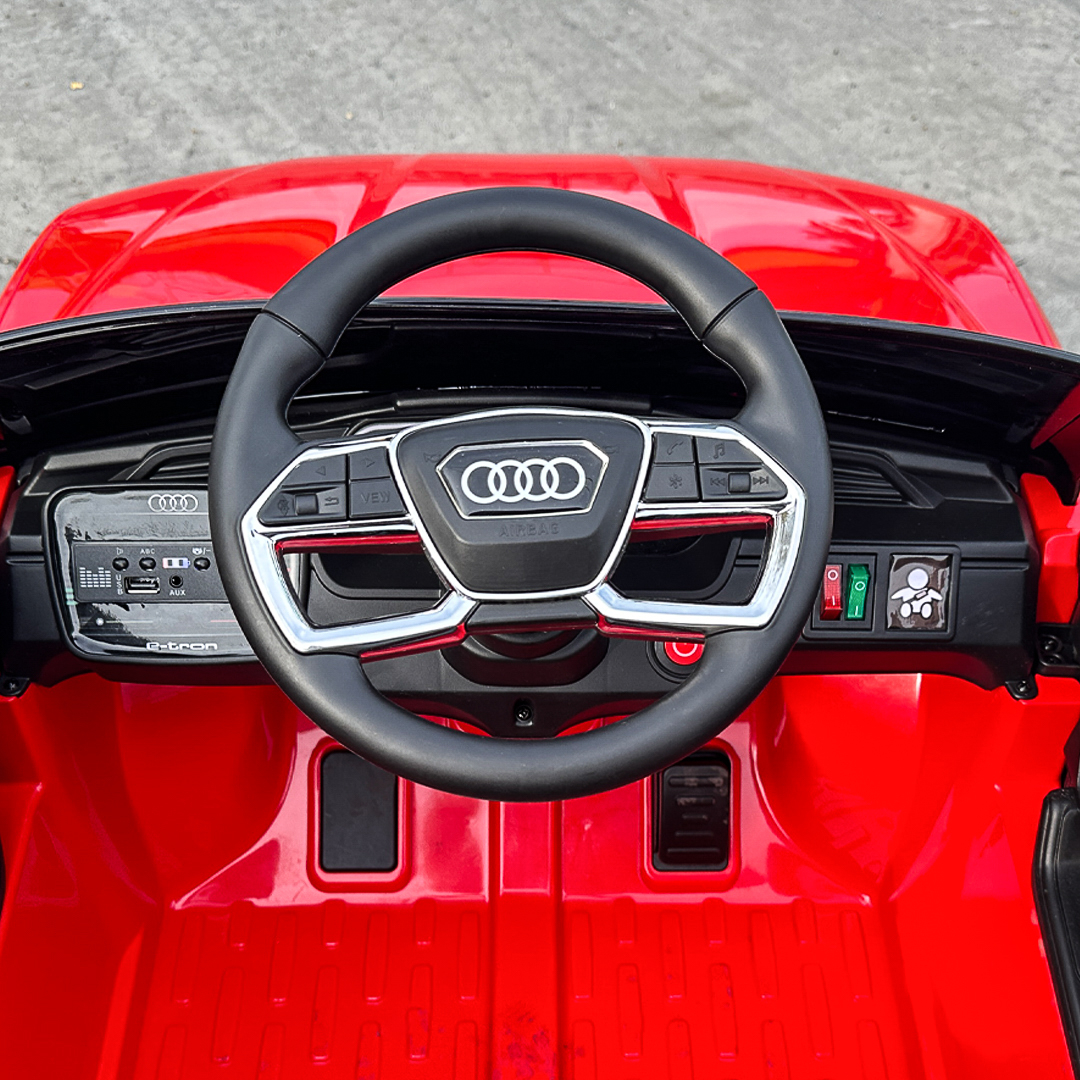 masinuta-electrica-cu-licenta-audi-e-tron-sportback-4×4-putere-140w-scaun-tapitat-rosie-189461