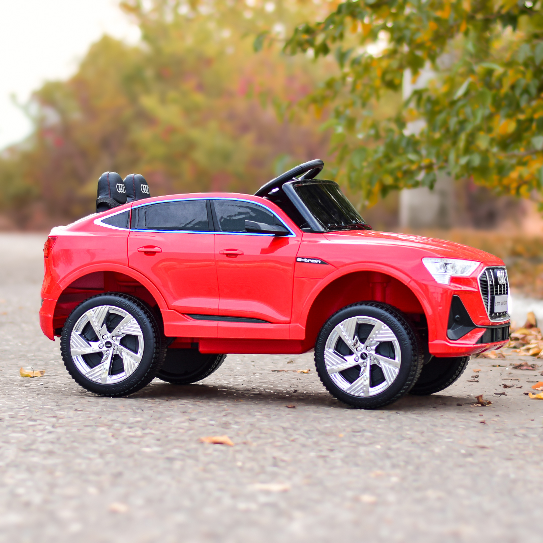 masinuta-electrica-cu-licenta-audi-e-tron-sportback-4×4-putere-140w-scaun-tapitat-rosie-502288