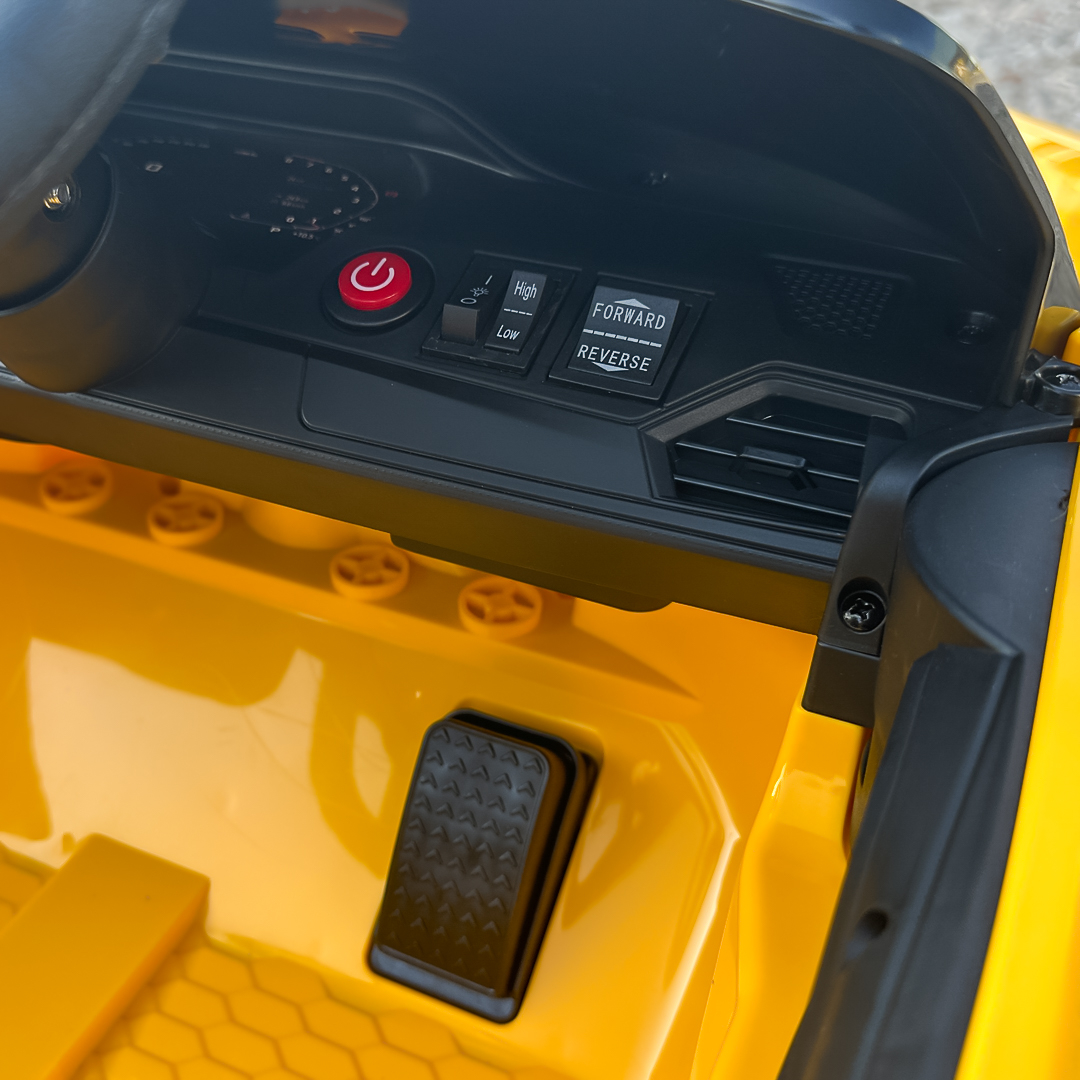 masinuta-electrica-pentru-copii-bmw-m4-90w-putere-baterie-12v-7ah-roti-eva-scaun-tapitat-galben-395405