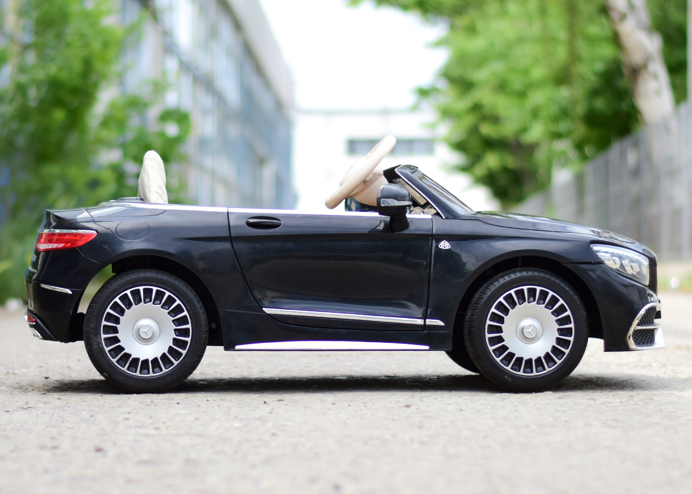 masinuta-electrica-pentru-copii-mercedes-s650-maybach-90w-12v-echipat-premium-negru-810713