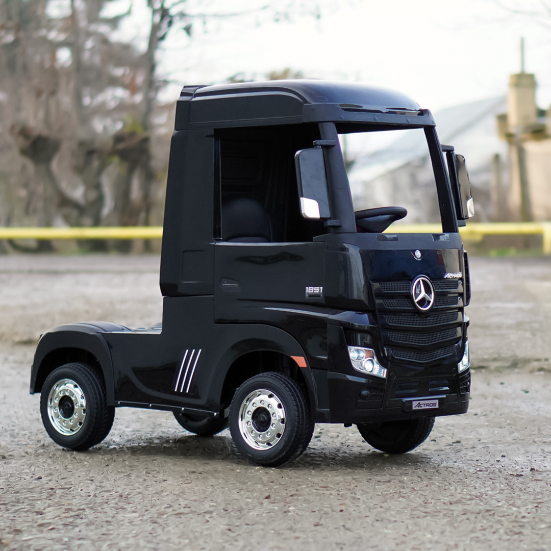 Mercedes Actros Black (2)