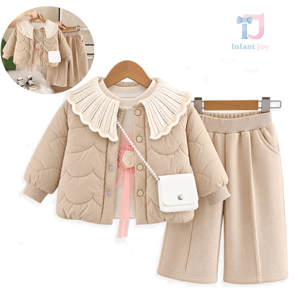 Set de 4 piese vătuit cu jachetă matlasată cu guler deosebit, bluză, pantaloni cu detalii strălucitoare și gentuță Soft Prestige