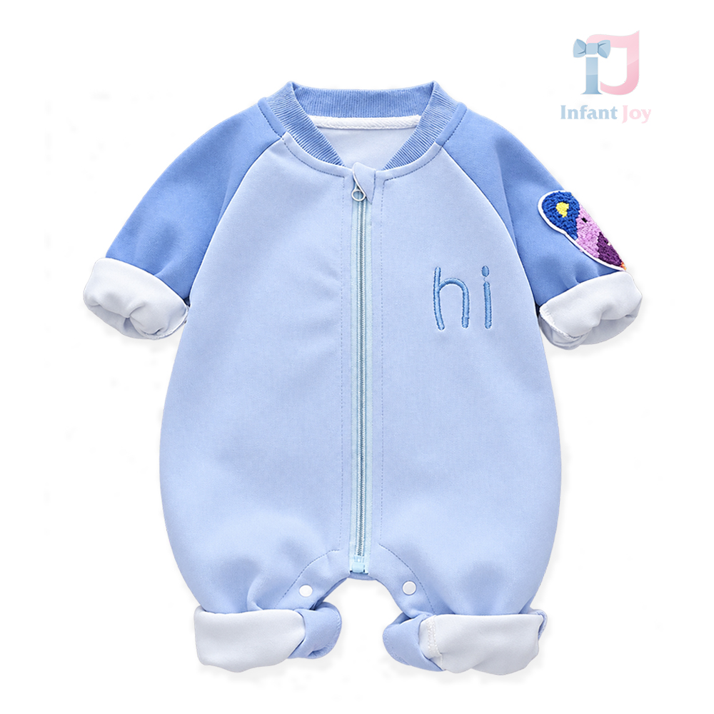 Salopetă cu aplicație din pluș cu ursuleț și inscripție brodată Happy Hello Blue